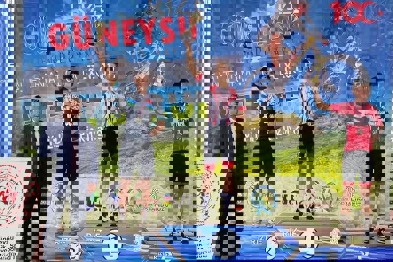 ALKÜ SPOR BİLİMLERİ FAKÜLTESİ ÖĞRENCİSİ KÜRSÜDE