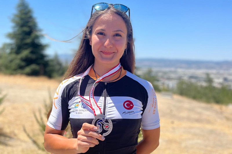 FAKÜLTEMİZ ÖĞRENCİSİ ÜLKEMİZİ DÜNYA ŞAMPİYONASINDA TEMSİL EDECEK