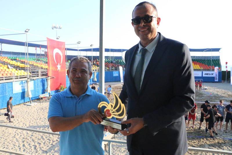 ALKÜ, AİRBADMİNTON TÜRKİYE ŞAMPİYONASI’NIN AÇILIŞINDA YER ALDI