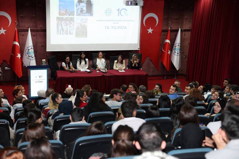 ALKÜ’DE 8 MART KADINLAR GÜNÜ COŞKUYLA KUTLANDI