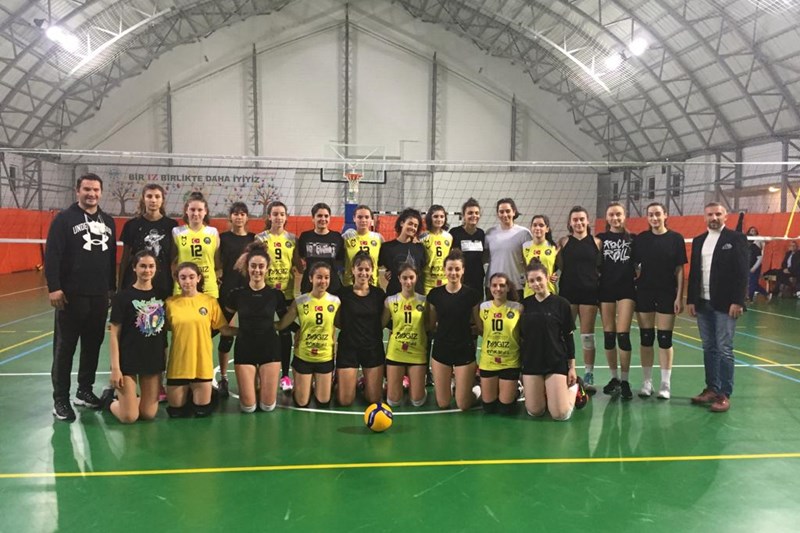 ÜNİVERSİTEMİZ VOLEYBOL TAKIMLARI HAZIRLIK MAÇLARI İLE ŞAMPİYONAYA HAZIRLANIYOR