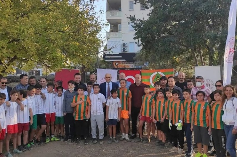 DEKANIMIZ ALANYA' DA 'SOKAKLAR BİZİM FUTBOL PROJESİ' İMZA PROTOKOLÜNE KATILDI 