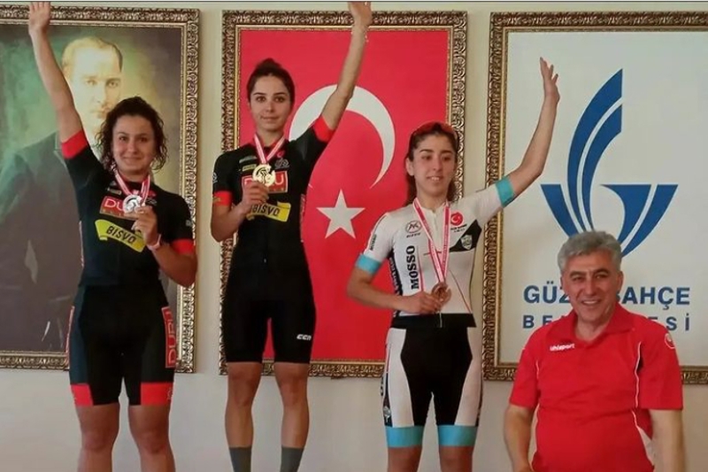 BİSİKLET BRANŞINDA ÖĞRENCİLERİMİZ BAŞARILARA DOYMUYOR