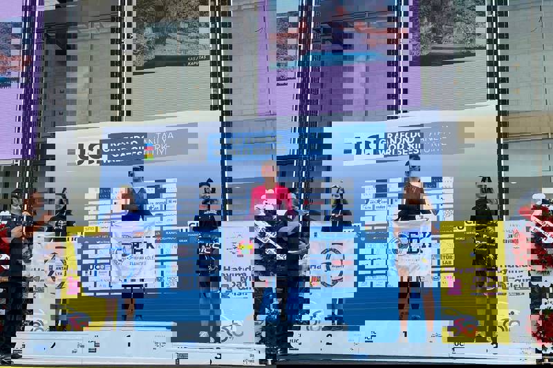 FAKÜLTEMİZ ÖĞRENCİSİ ELİF RÜYA SAVRAN NİRVANA GRANFONDO WORLD SERİSİ YOL BİSİKLETİ YARIŞLARINDA 2. OLDU