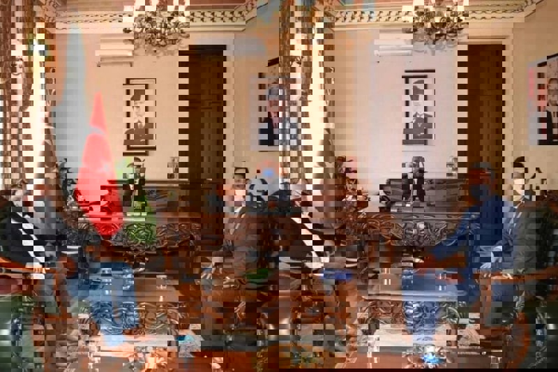 ARAŞTIRMA GÖREVLİSİ KAĞAN KURNAZ İLE ANTALYA VALİSİ ERSİN YAZICI ARASINDA GÖRÜŞME 