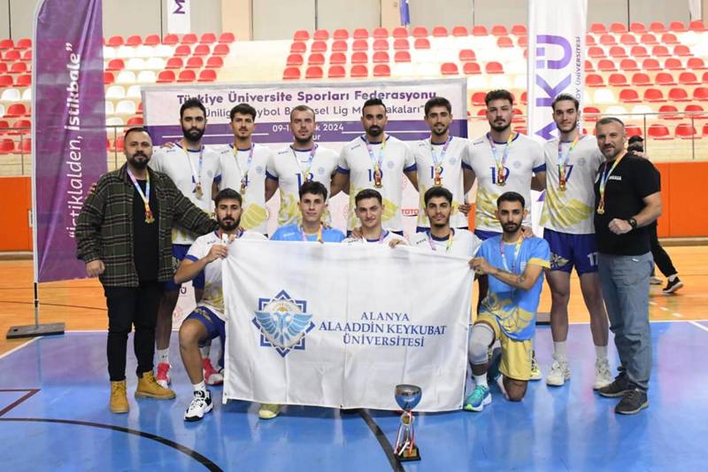 ALKÜ VOLEYBOL TAKIMI SÜPER LİG YOLUNDA