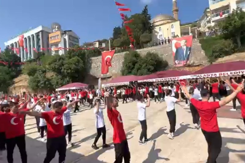 19 MAYIS ATATÜRK'Ü ANMA VE GENÇLİK SPOR BAYRAMINDA FAKÜLTEMİZİN GÖSTERİLERİ OLDU