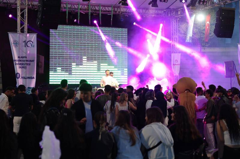ALKÜ’DE 10’UNCU YIL KUTLAMALARI TÜM HIZIYLA SÜRÜYOR