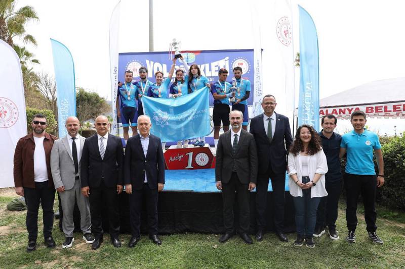 FAKÜLTEMİZ ÖĞRENCİLERİNDEN BİSİKLET SPORUNDA TARİHİ VE ULUSLARARASI BAŞARILAR