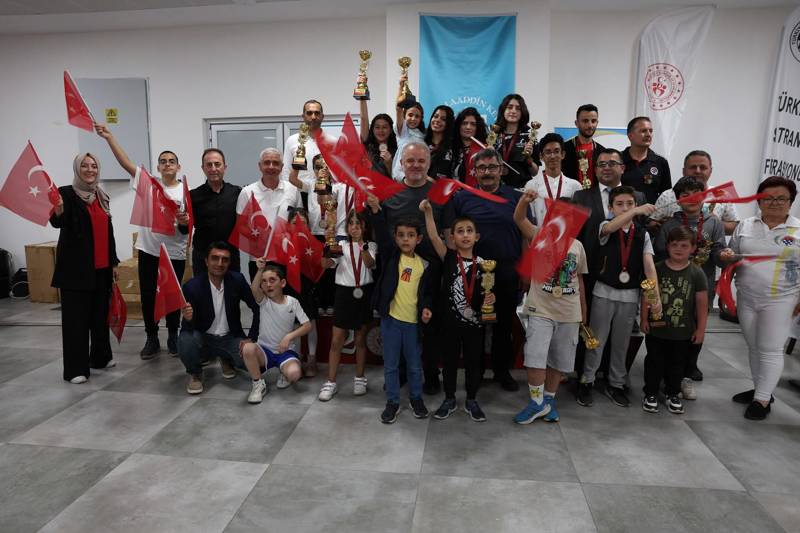 SATRANCIN ŞAMPİYONLARI ALKÜ’DE BELLİ OLDU