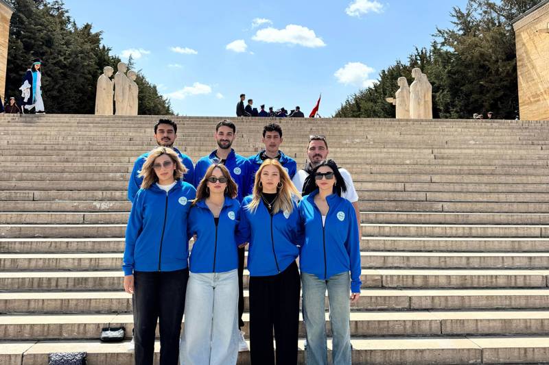 ALKÜ’LÜ BASKETBOLCULARDAN ATA’YA 19 MAYIS ZİYARETİ