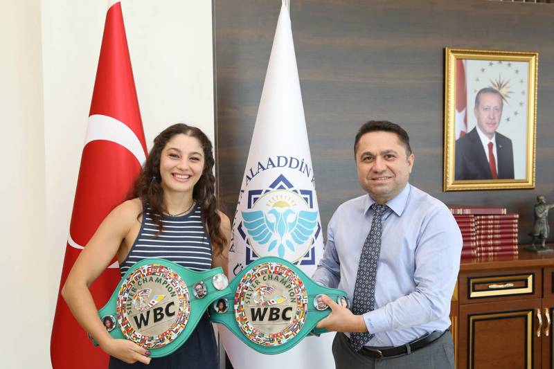 WBC BOKS ŞAMPİYONUNDAN REKTÖRE ZİYARET