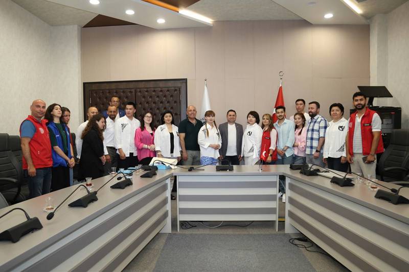 KAZAKİSTANLI HEYET ALKÜ’DE