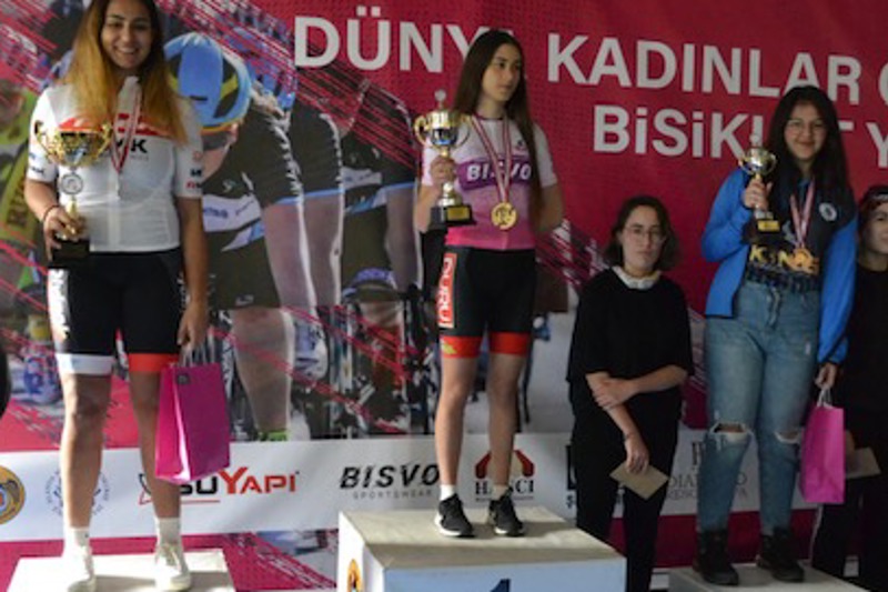 KADINLAR ÖZGÜRLÜĞE PEDALLIYOR BİSİKLET YARIŞI 