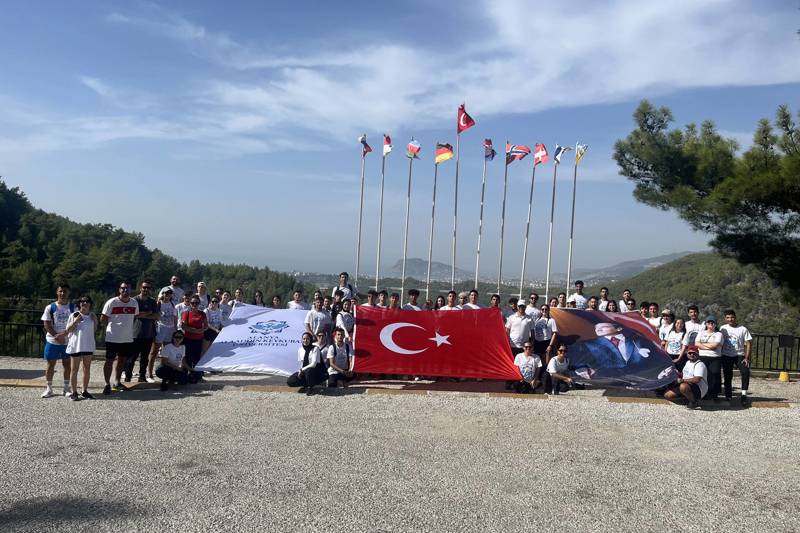 FAKÜLTEMİZ ÖĞRENCİLERİ VE ÖĞRETİM ÜYELERİ 100. YIL YÜRÜYÜŞÜNDE